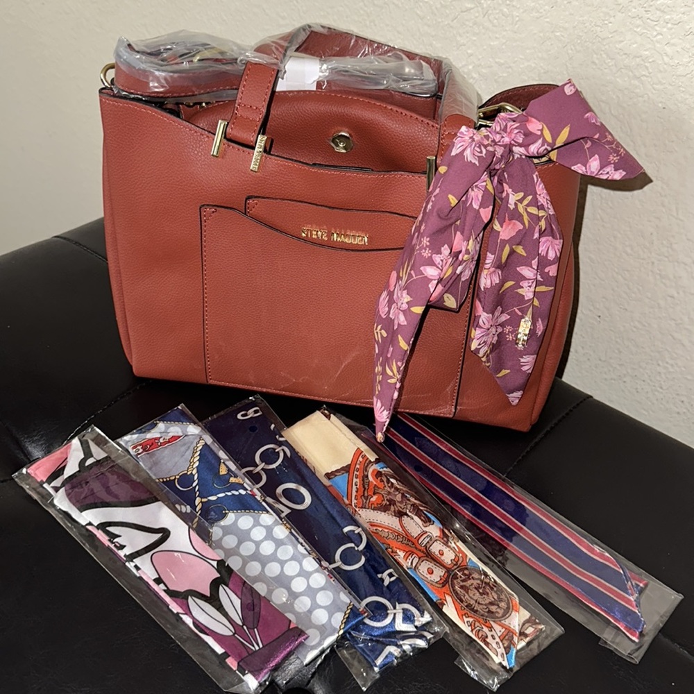 NWT Steve Madden Tote and 6 Twillys